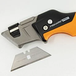 Fiskars Pro Folding Utility Knife -Garden Tools 770030 7